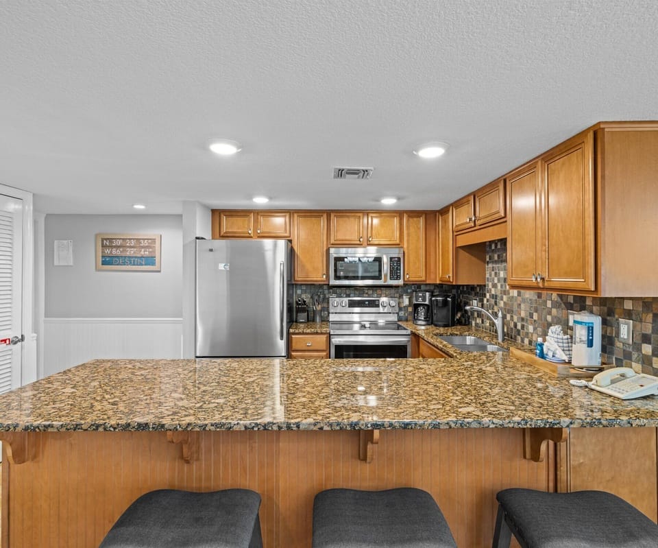 HSRC 304 Breakfast Bar/ Kitchen