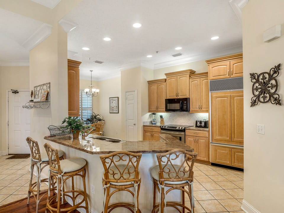 Breakfast Bar/Kitchen