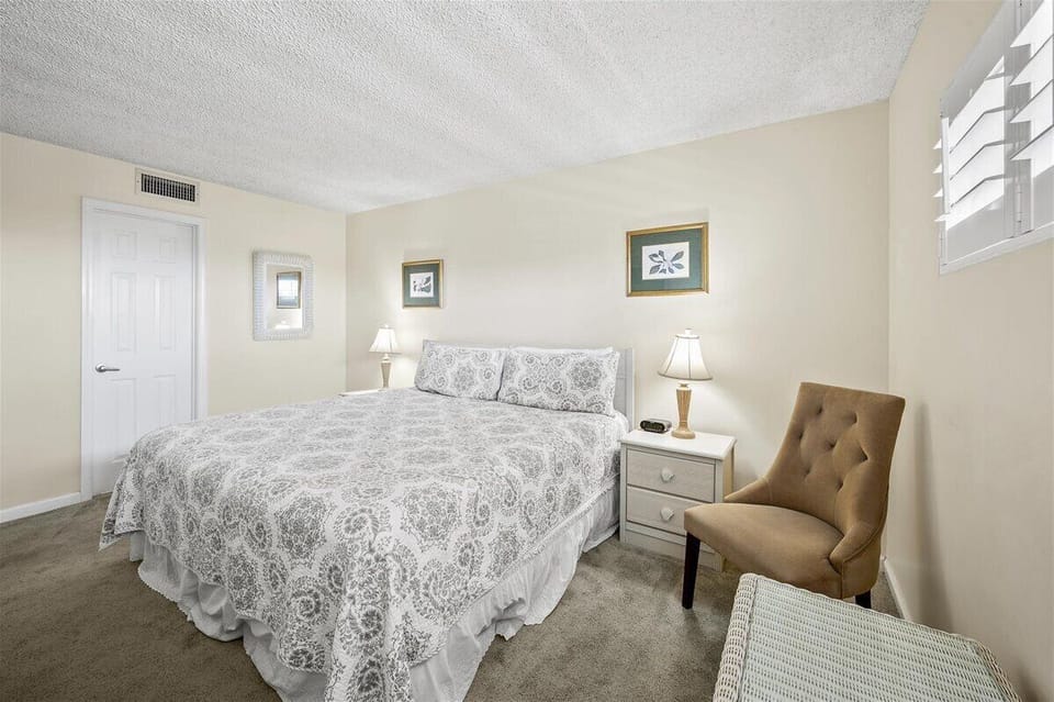 HSRC 416 Bedroom With King Bed