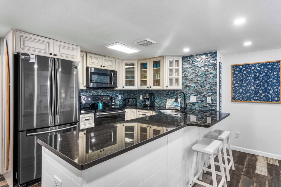 Kitchen / Breakfast Bar