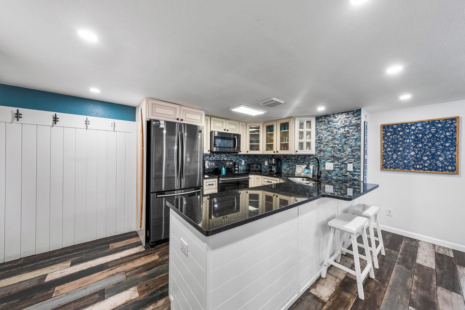 Kitchen / Breakfast Bar