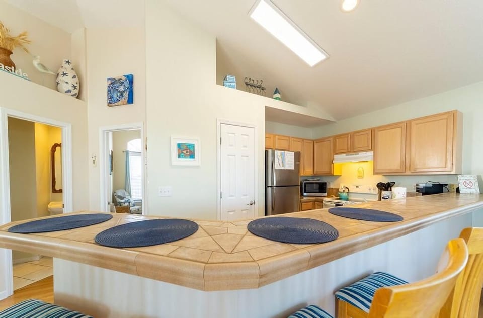 Kitchen Bar with Seating