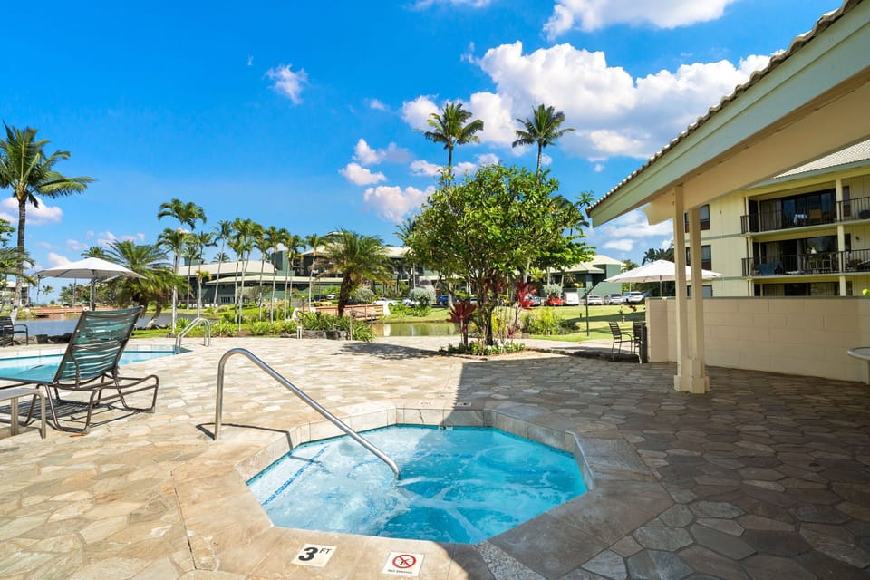 Kauai Beach Villas hot tub
