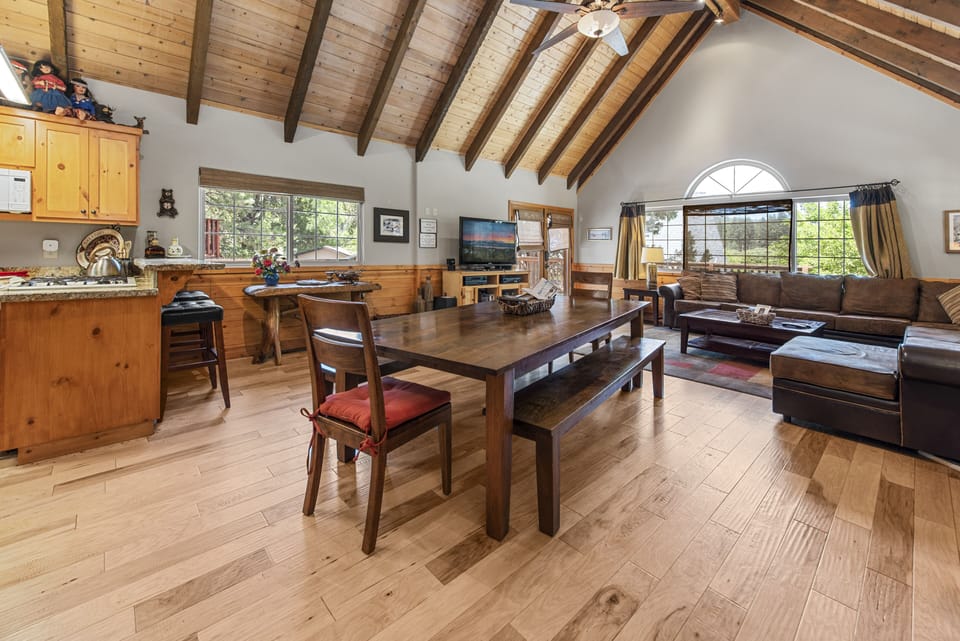 Dining Room. - Dining room to seat up to 12.