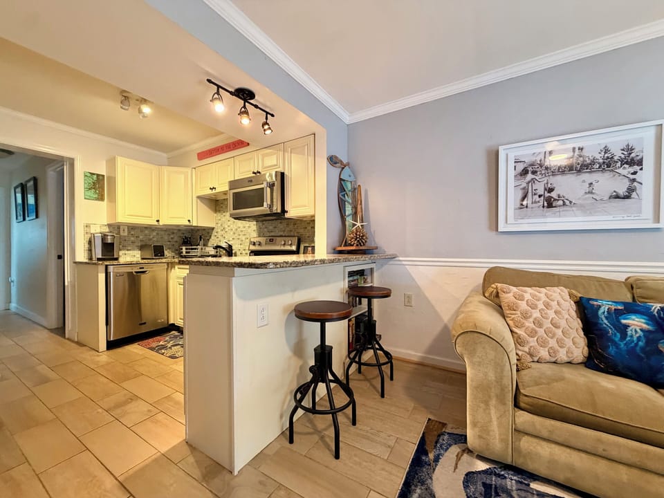 Living Rm to Kitchen