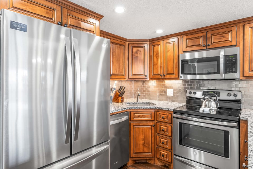 HSRC 506 Kitchen With Stainless Steel Appliances