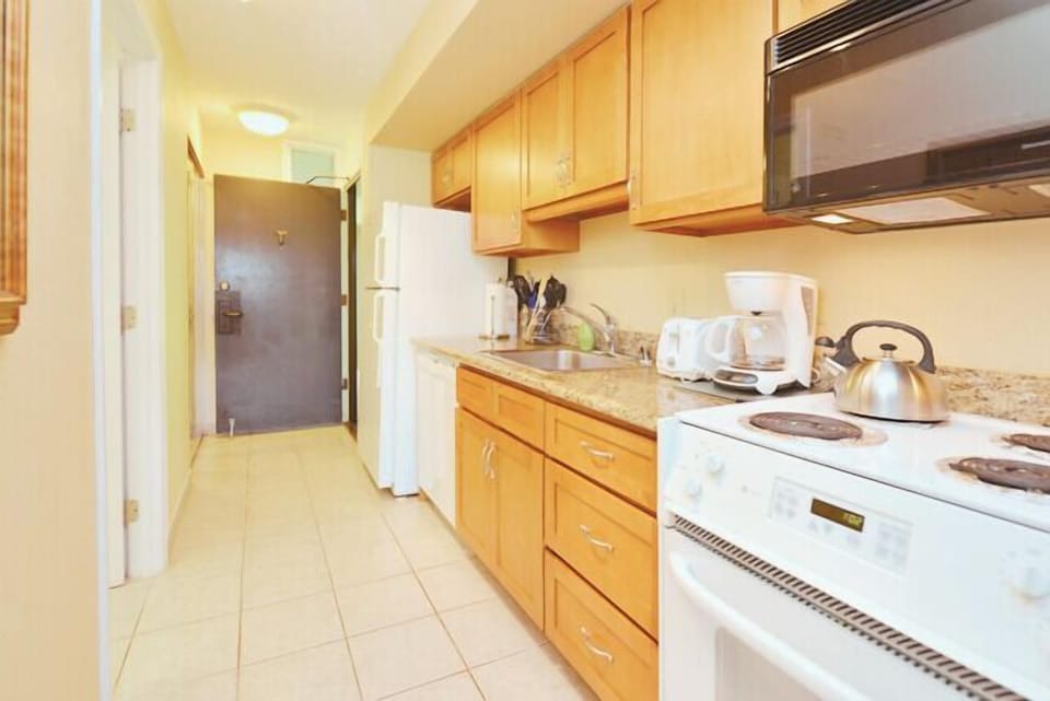 Fully Equipped Galley Kitchen - Bright galley-style kitchen with full-size appliances, granite countertops, and all the essentials for home-style cooking.