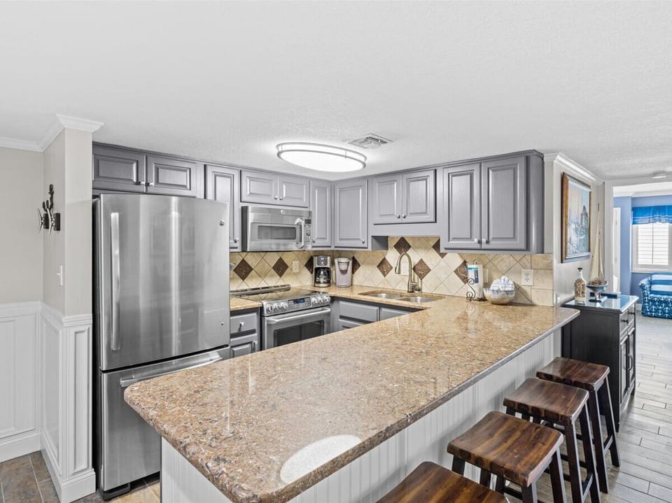HSRC 504 Breakfast Bar/ Kitchen