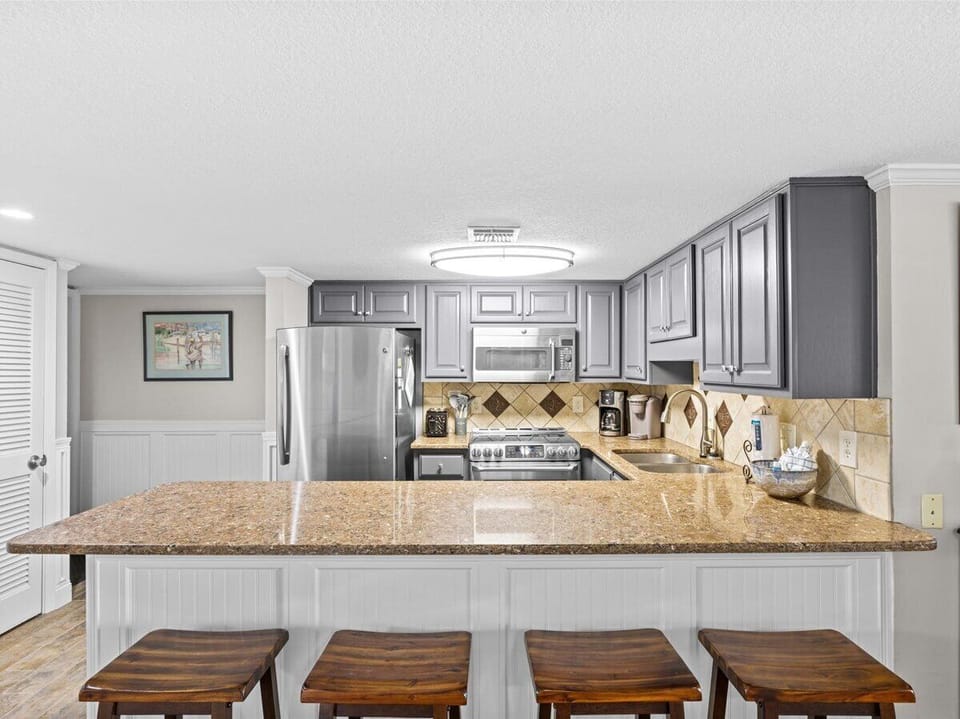 HSRC 504 Breakfast Bar/ Kitchen