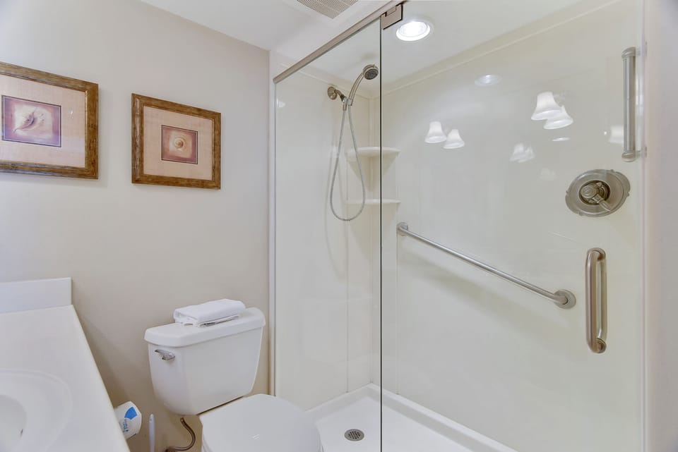 Master Bathroom w/ Stand-up Shower