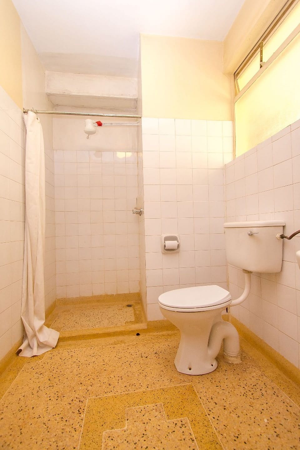 Shower, free toiletries, towels