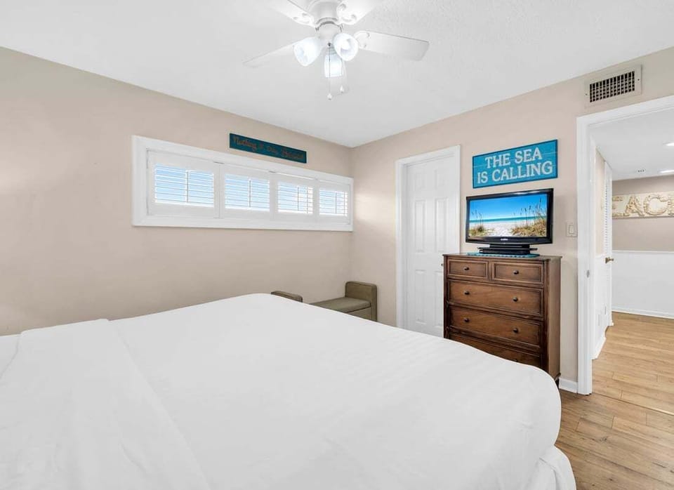 Guest bedroom