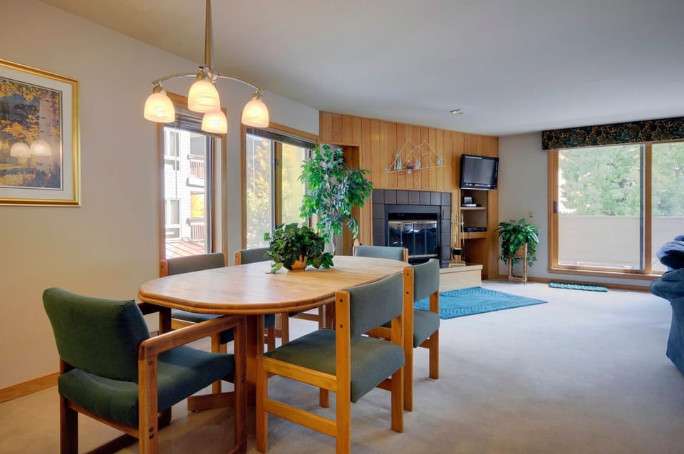 Corner unit (windows on 3 separate walls; neighbors on only 1 wall)