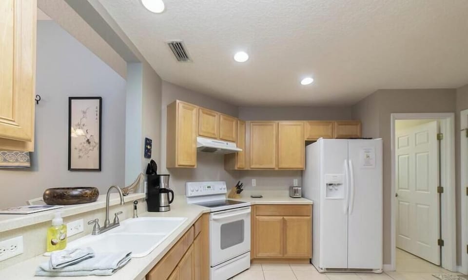 Magnolia Beach House - Kitchen