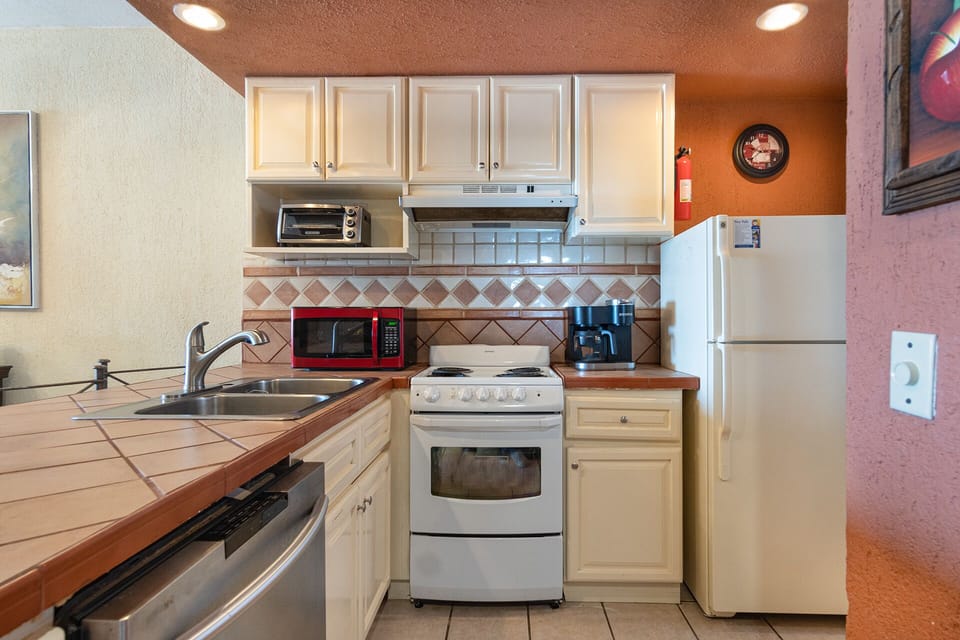 The complete kitchen.