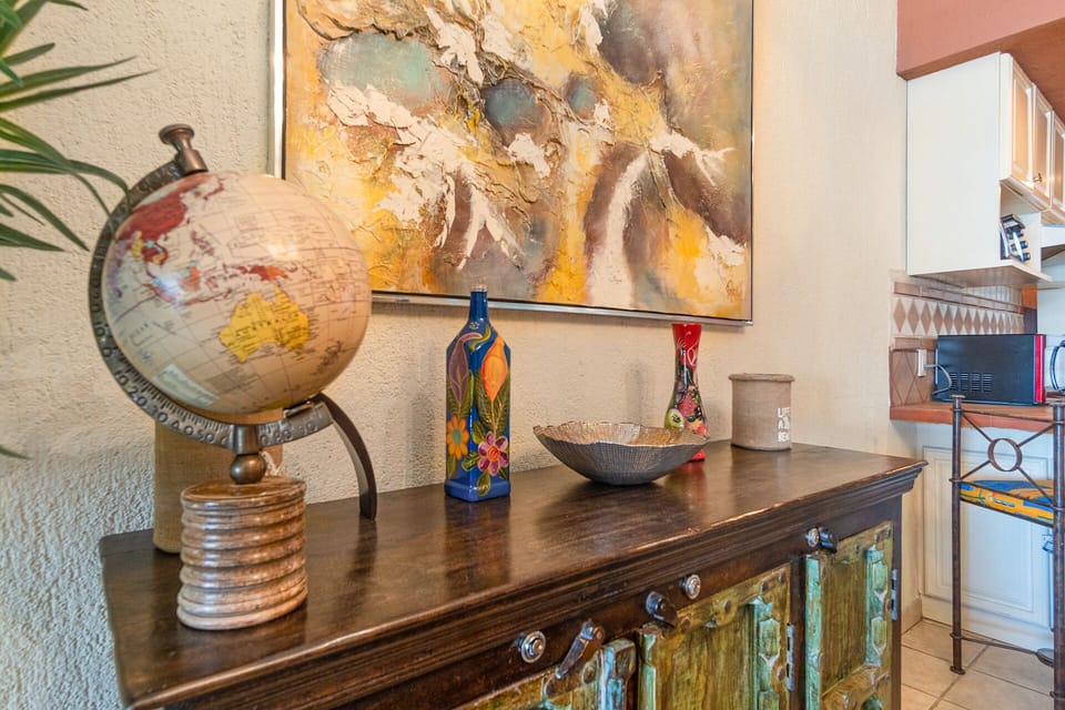 Detail of the cabinet by the dining table.