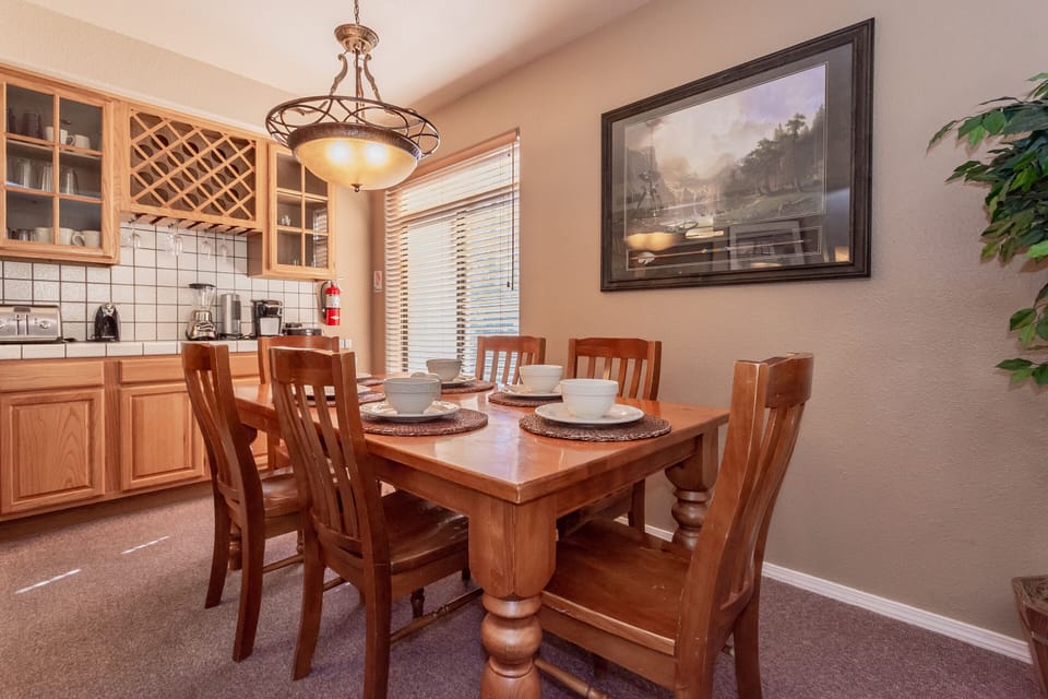 Dining area with seating for 6