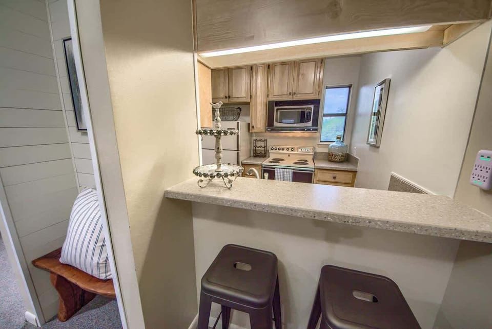 Breakfast Bar Seating. 