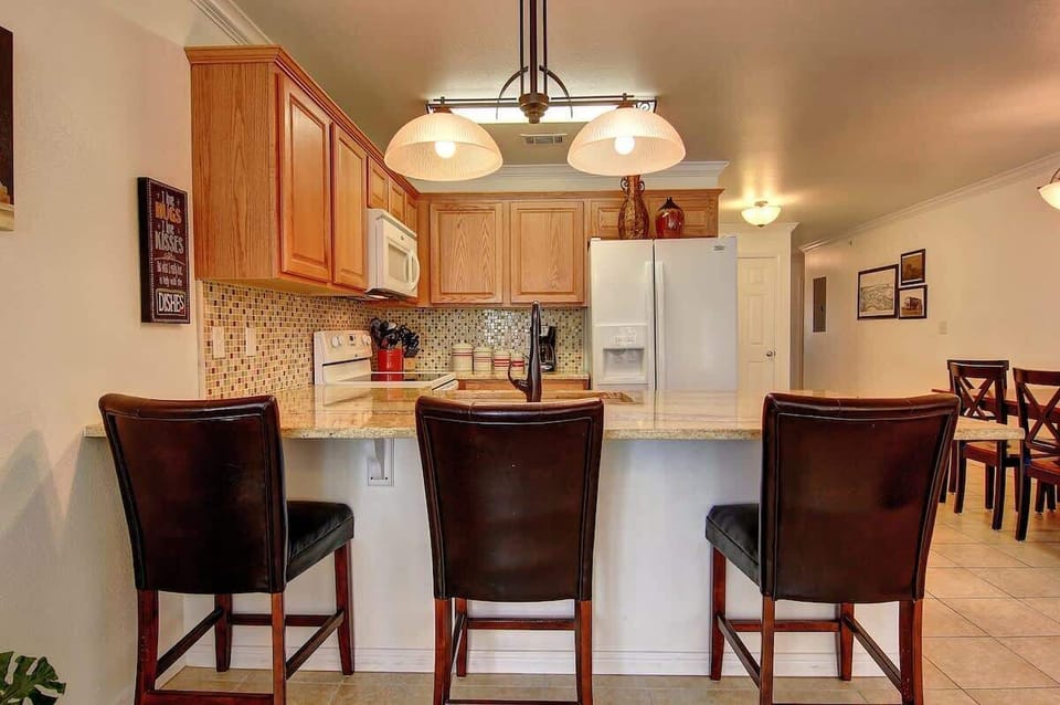Party of 3 for the kitchen bar please! 