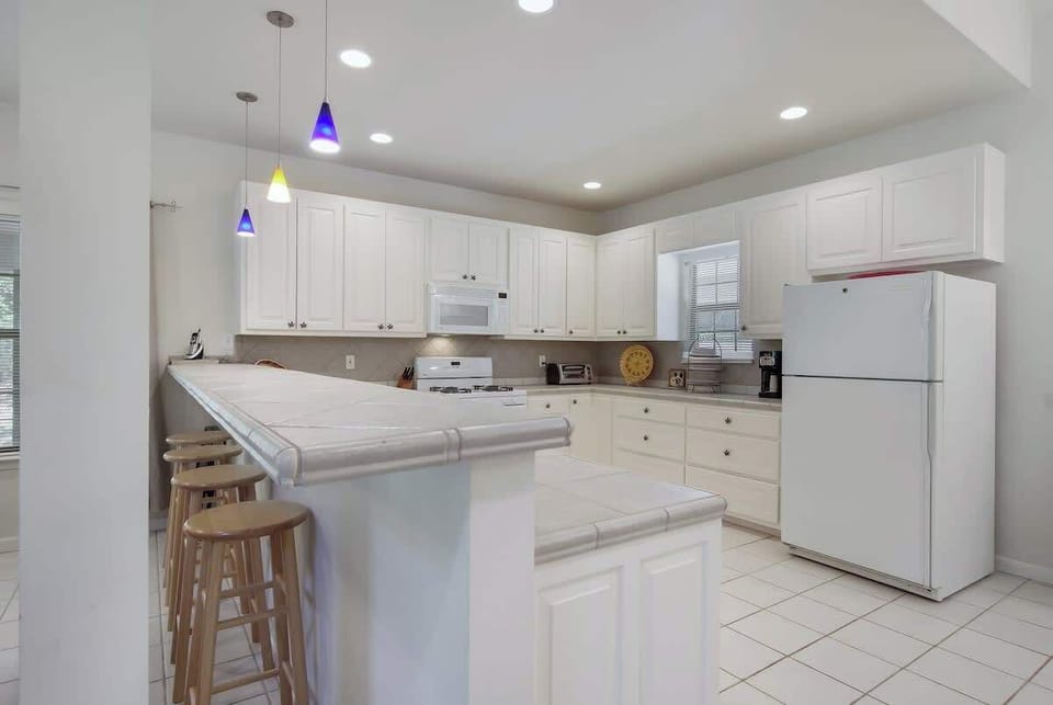 Kitchen! So much space!