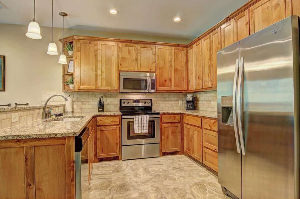 Full sized kitchen with everything you need!
