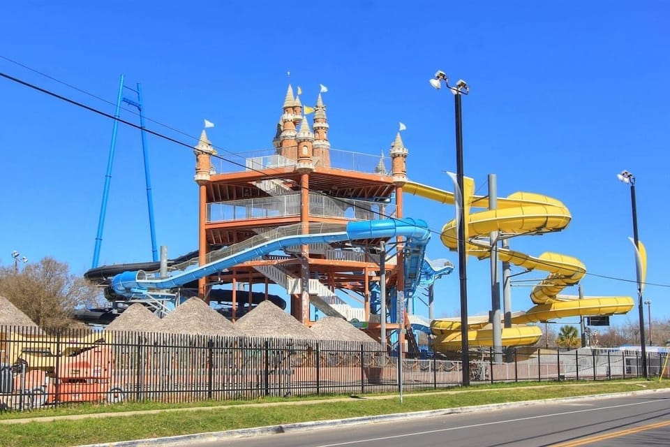 Blocks away from Schlitterbahn!