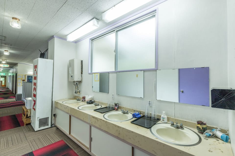 Bathroom sink