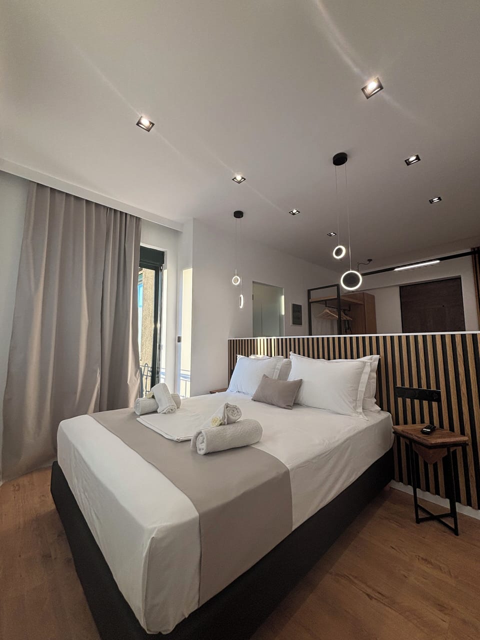 Deluxe Suite, Oceanfront | Minibar, desk, blackout drapes, soundproofing