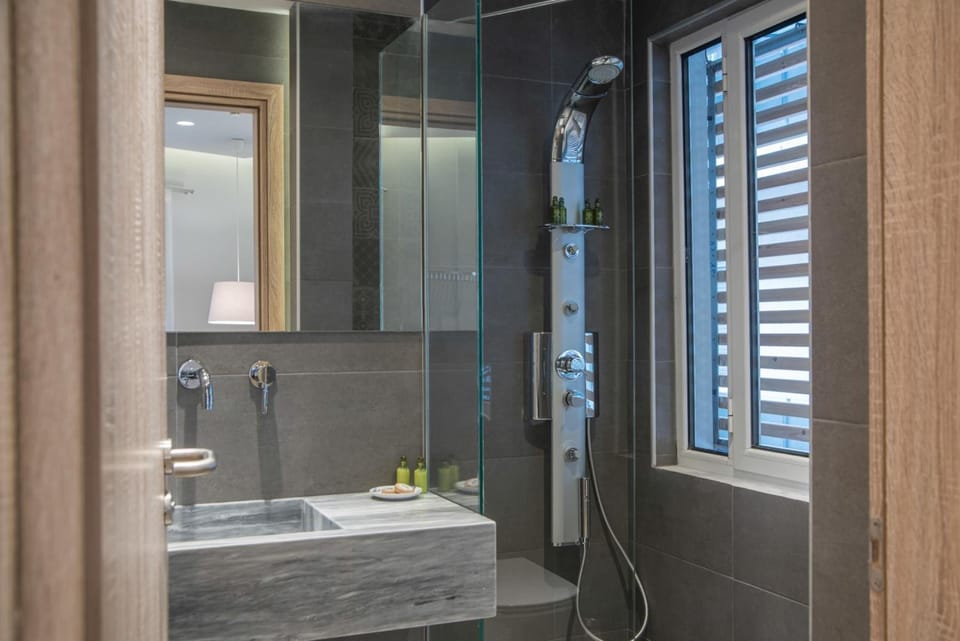Shower, free toiletries, hair dryer, towels
