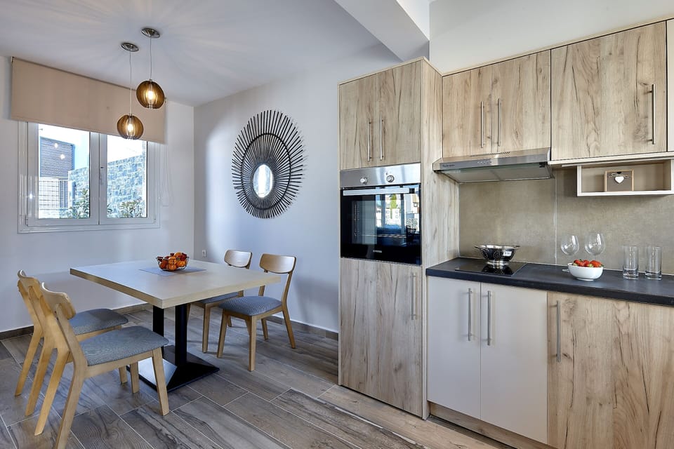 Deluxe Apartment, Sea View | Private kitchen | Espresso maker, coffee/tea maker, electric kettle