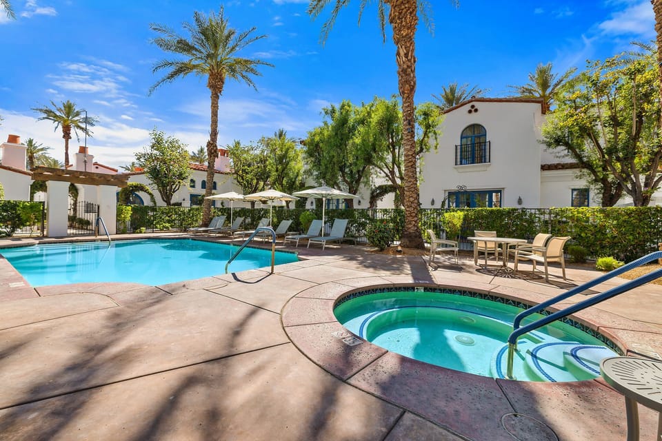 Spa Villas Pool and Hot Tub