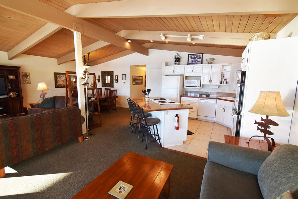 Great Room with Beams - Great Room with Beams