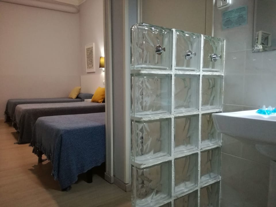 Triple Room | Bathroom | Free toiletries, hair dryer, towels