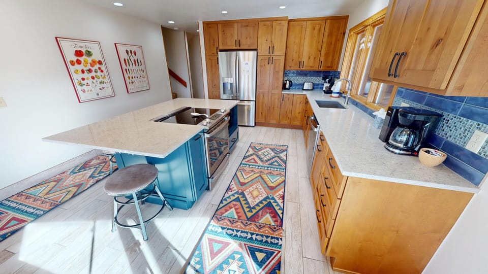 Fully Equipped Kitchen with Drip Coffemaker and Grinder - Fully Equipped Kitchen with Drip Coffemaker and Grinder