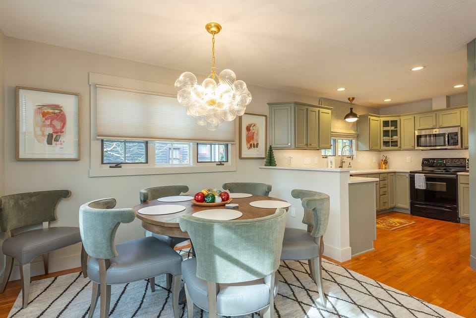 Dining area with seating for 5.