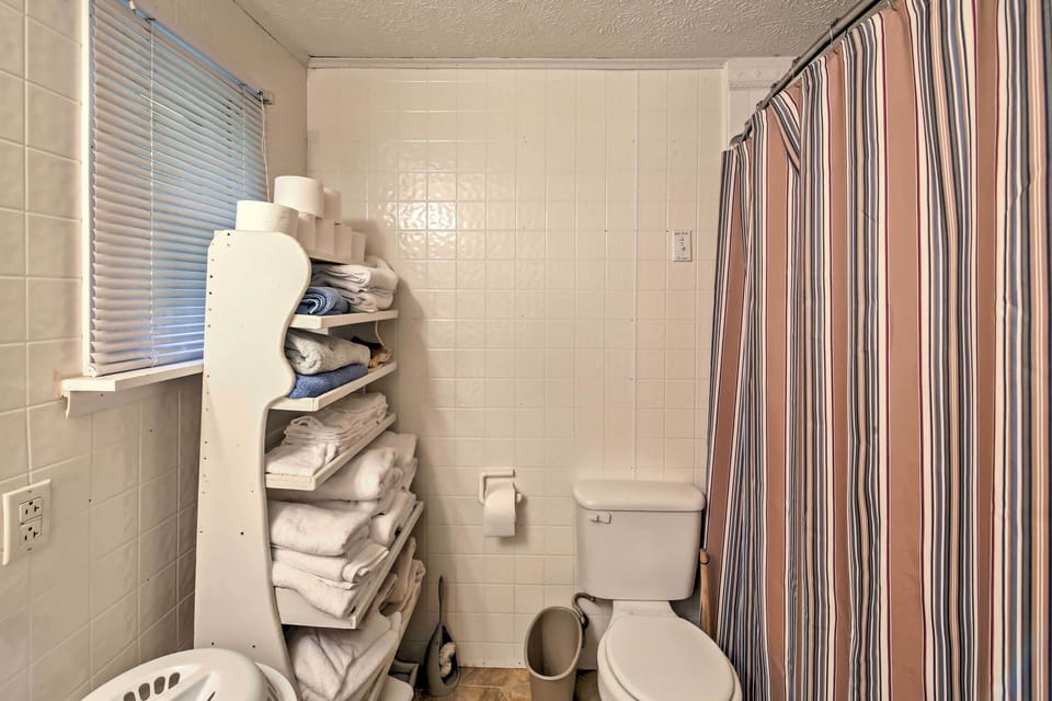 En-Suite Bathroom | Shower/Tub Combo