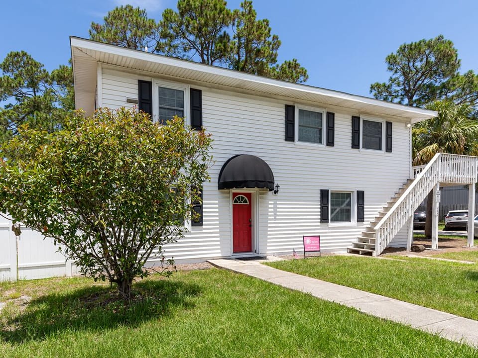 Bikini Top Exterior - Entry on Second Floor