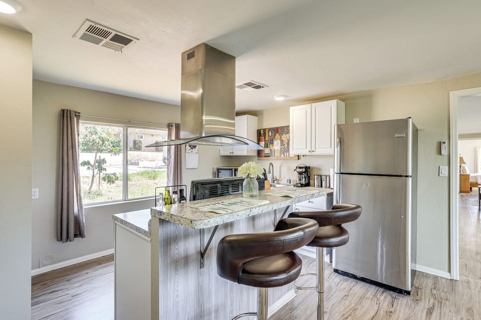 Breakfast Bar | Kitchen
