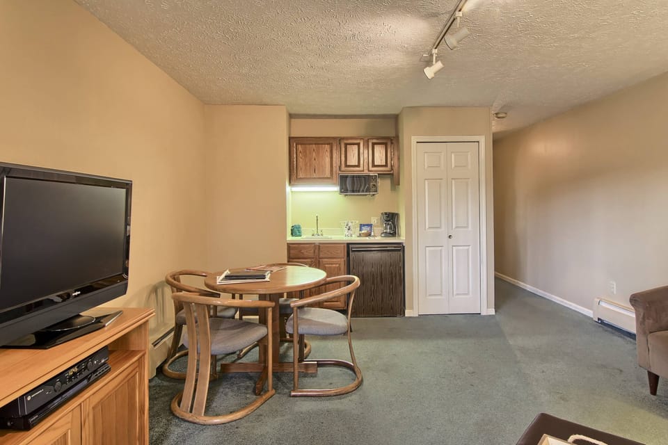 Kitchenette - Combined with the living room, this unit also includes a kitchenette area with a dining table with four chairs. The kitchenette has a small fridge, sink, coffeemaker, toaster and microwave.