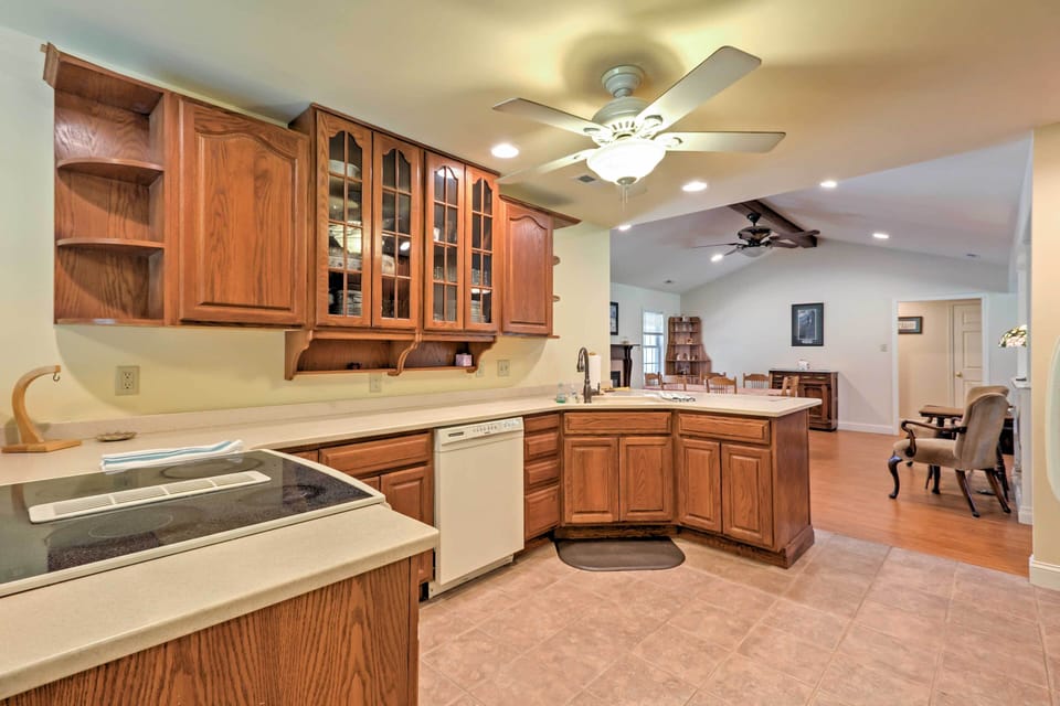 Prepare delicious home-cooked meals in the fully equipped kitchen.