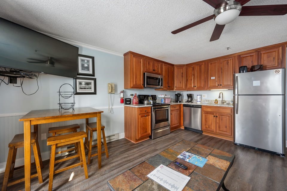 This kitchen has everything you need to prepare delicious meals.