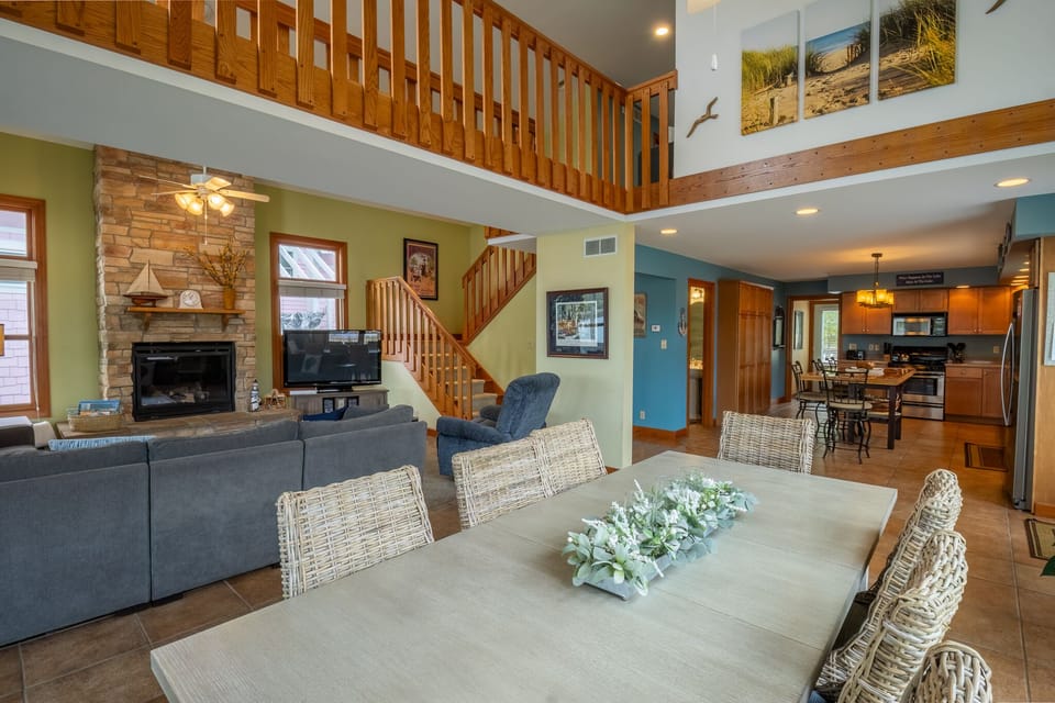 Main Level | Dining