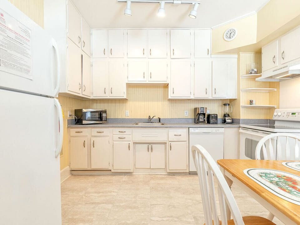  Kitchen- Sea View 2