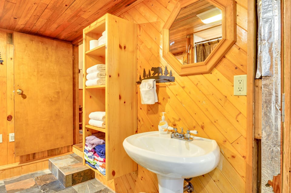 Full Bathroom | 1st Floor