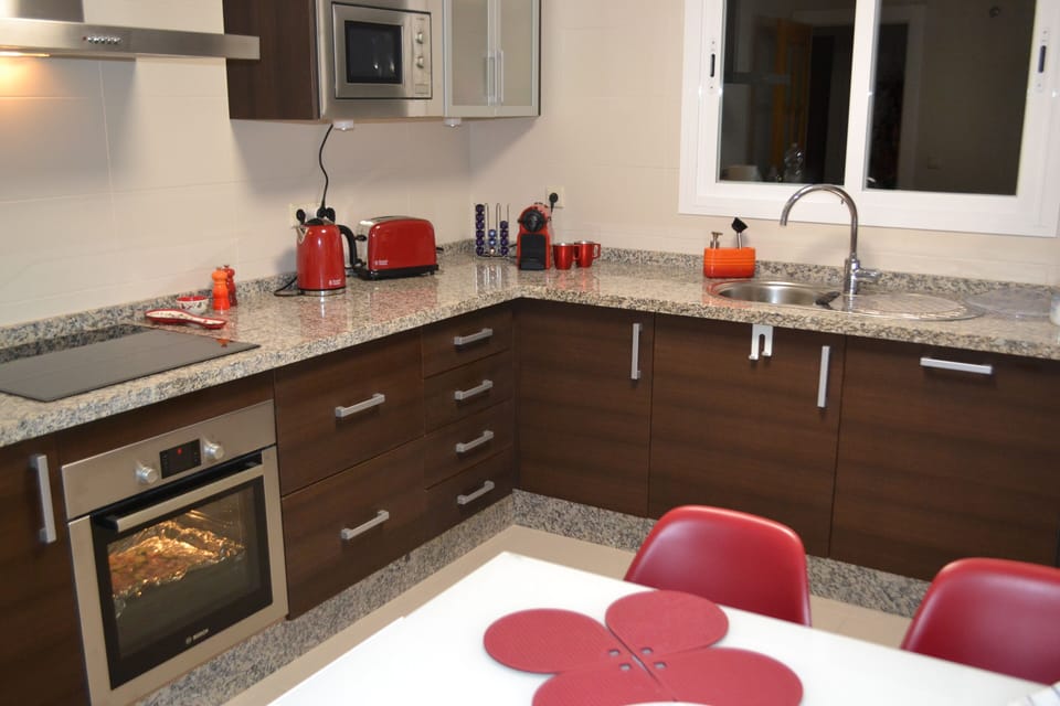 Fully fitted kitchen