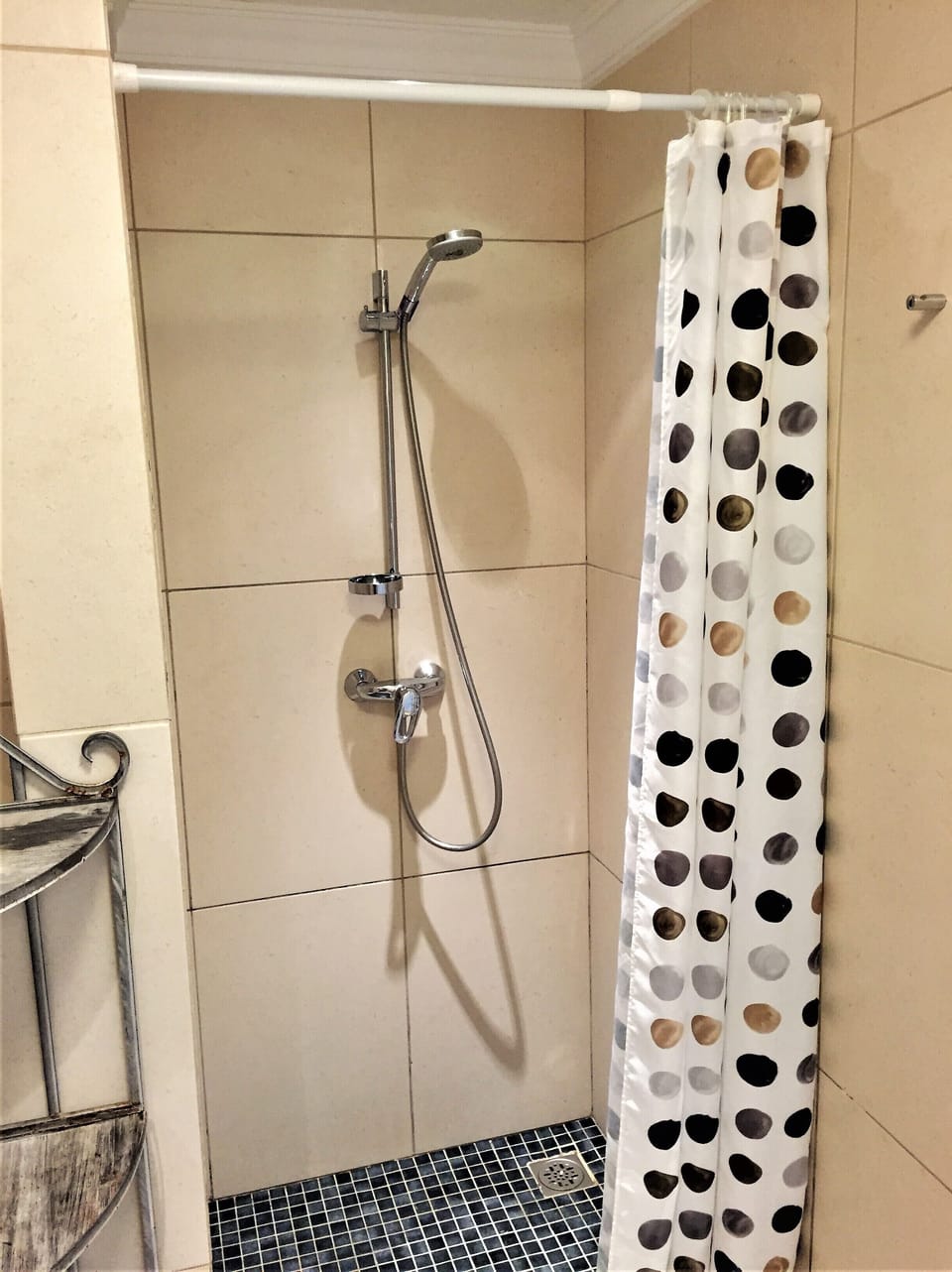 Shower with curtain