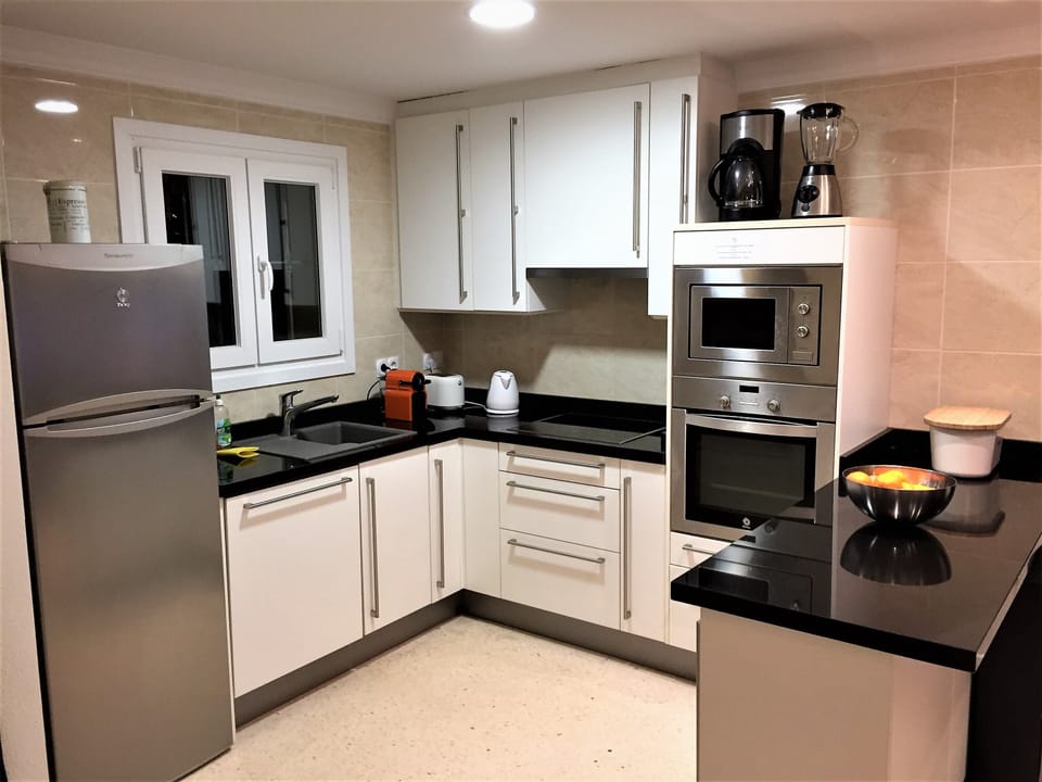 Dishmachine, blender, kettle, coffee machine, stove,.. 