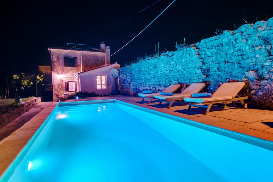 Unique antistress oasis Villa Antiqua with heated swimming pool and hot tub