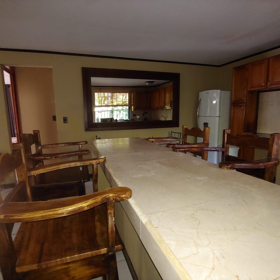 Marble bar and stools for breakfast!