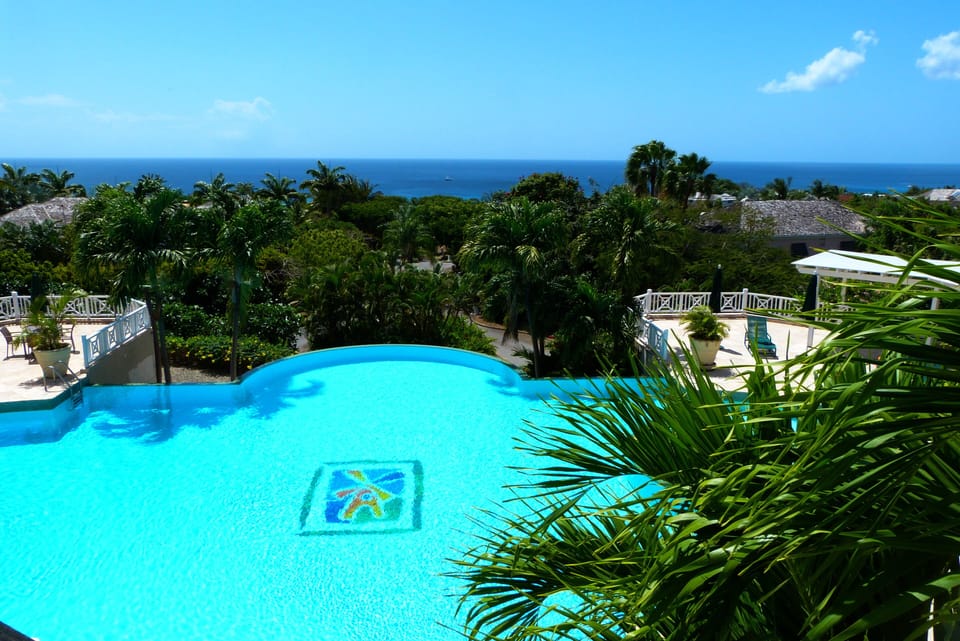 Sugar Hill Club House with infinity pool and gym a short stroll away
